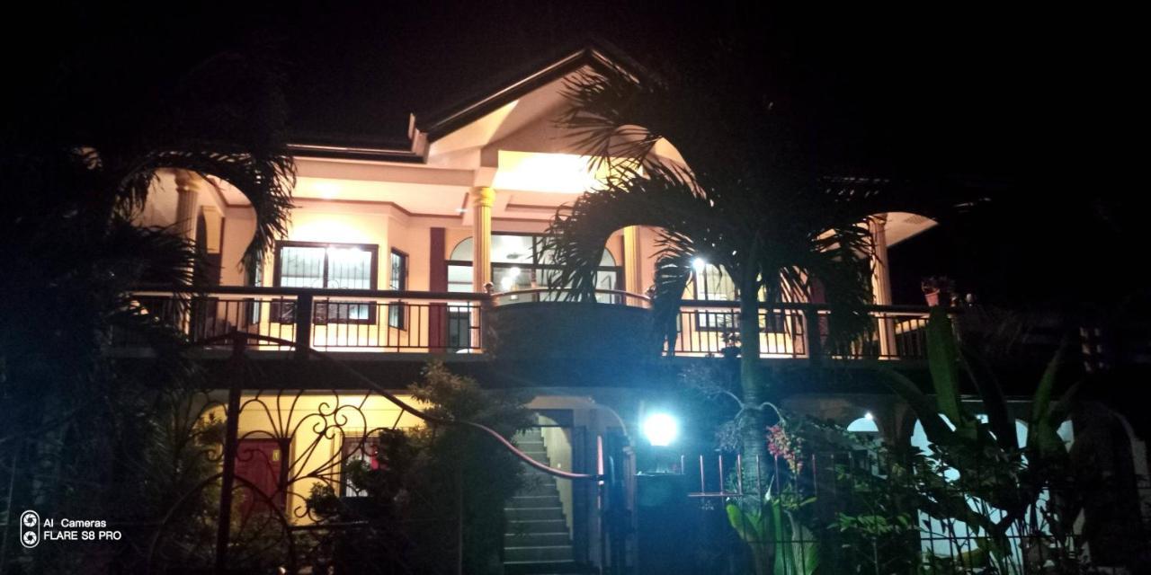 Riverside At Aninuan Accommodation And Food Puerto Galera Exterior foto